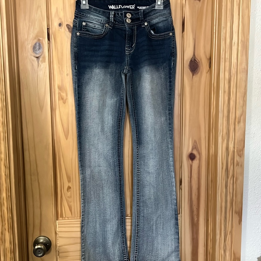 Wallflower kohls brand boot cut jeans. Size 1 Regular
